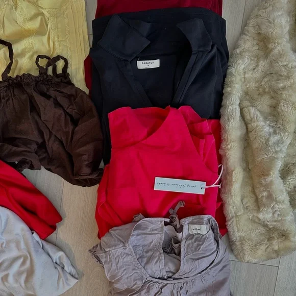 Huge name brand clothing lot - Picture 7 of 10